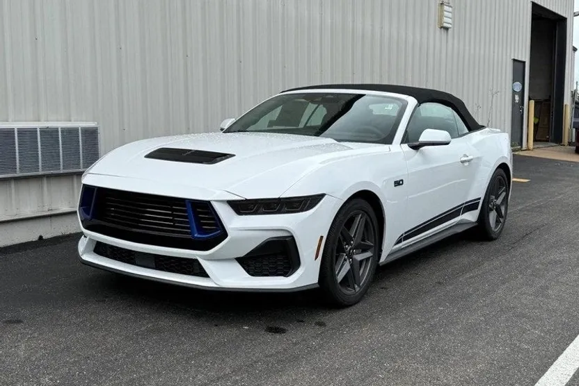2025 Ford Mustang GT Premium Convertible photo 1