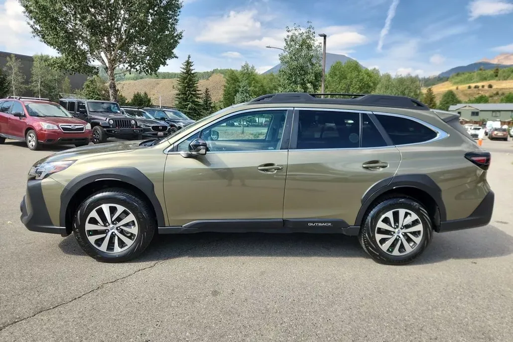 2025 Subaru Outback Premium photo 1