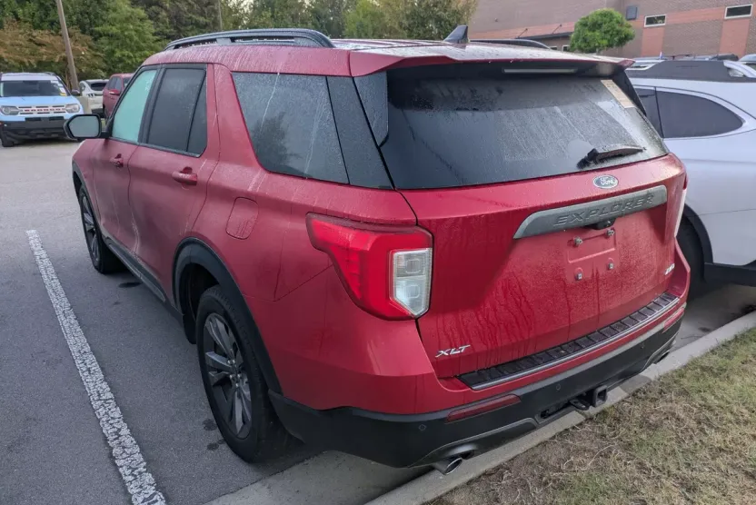 2023 Ford Explorer XLT photo 1