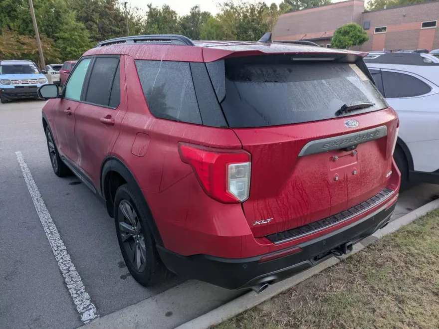 2023 Ford Explorer XLT photo 1