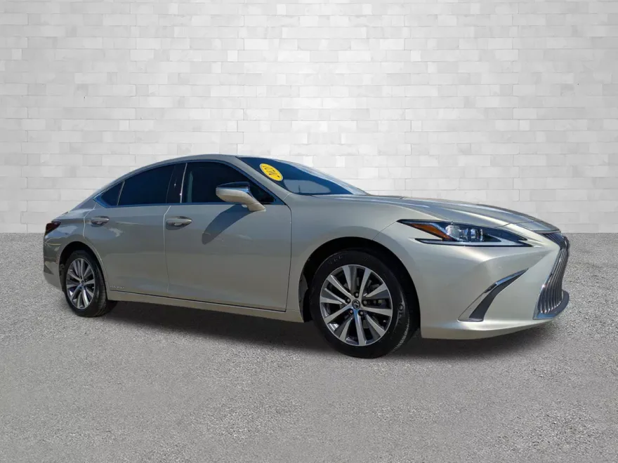 2021 Lexus ES 300h photo 1