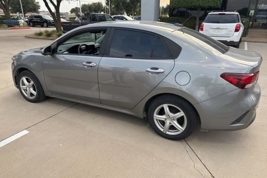 2021 Kia Rio S photo 1