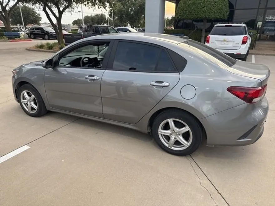 2021 Kia Rio S photo 1