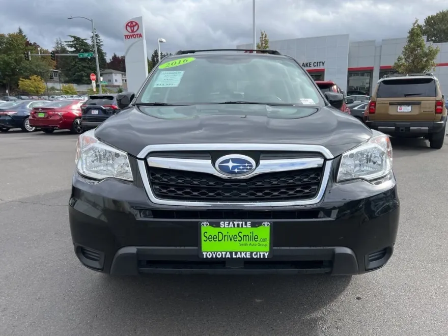 2016 Subaru Forester 2.5i Premium photo 1