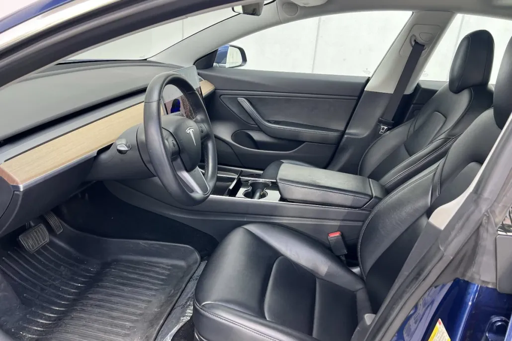 2019 Tesla Model 3 Standard Range Plus photo 1