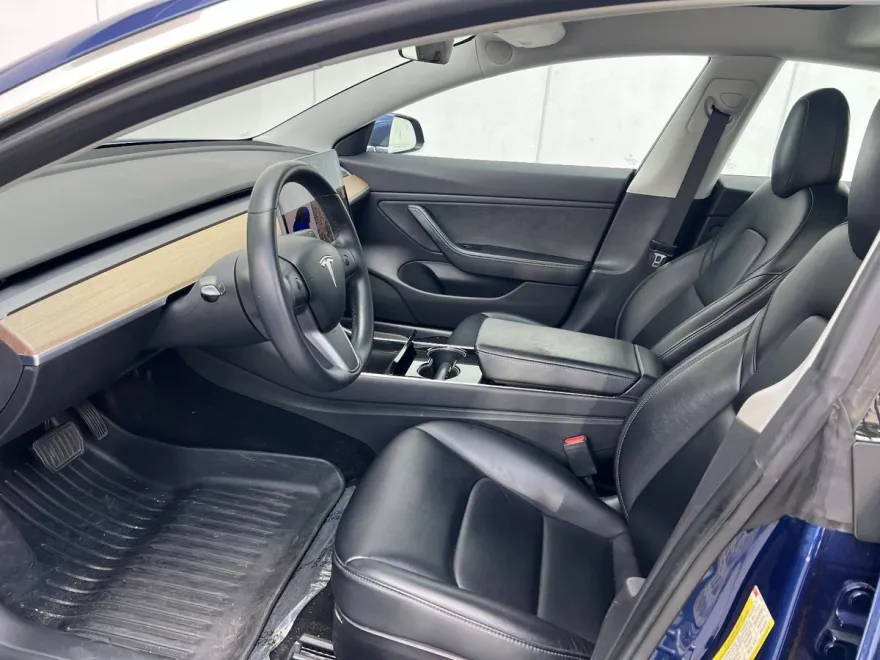 2019 Tesla Model 3 Standard Range Plus photo 1