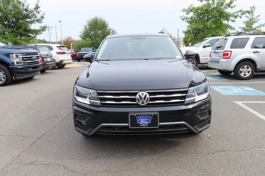 2019 Volkswagen Tiguan SEL R-Line photo 1