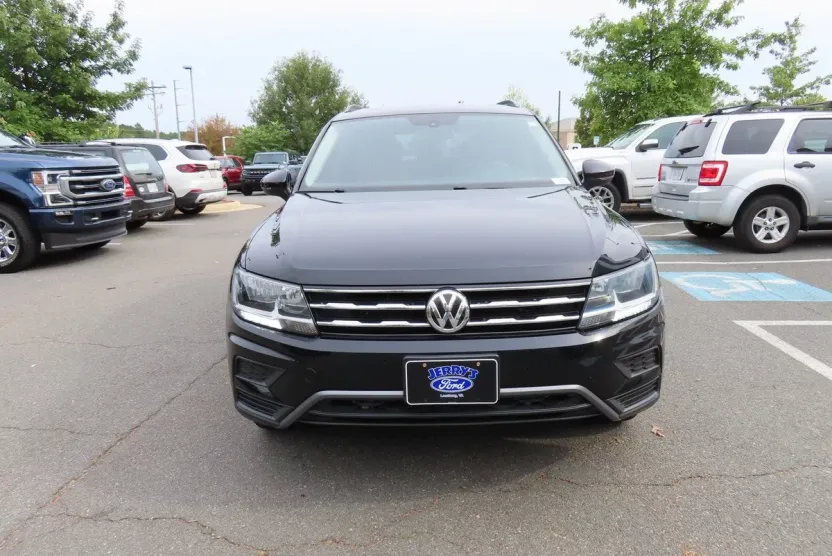 2019 Volkswagen Tiguan SEL R-Line photo 1