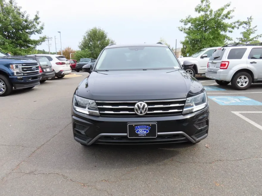 2019 Volkswagen Tiguan SEL R-Line photo 1