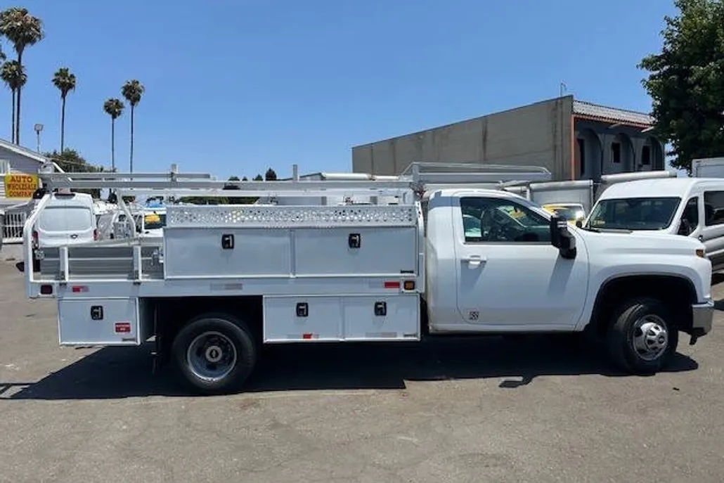 2022 Chevrolet Silverado 3500HD LT photo 1