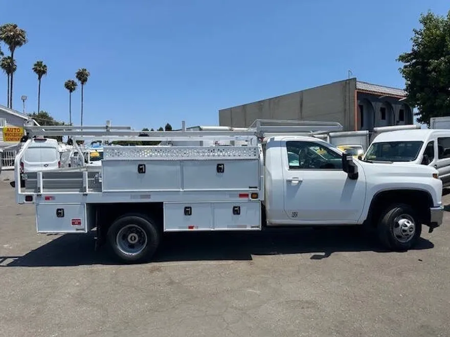 2022 Chevrolet Silverado 3500HD LT photo 1