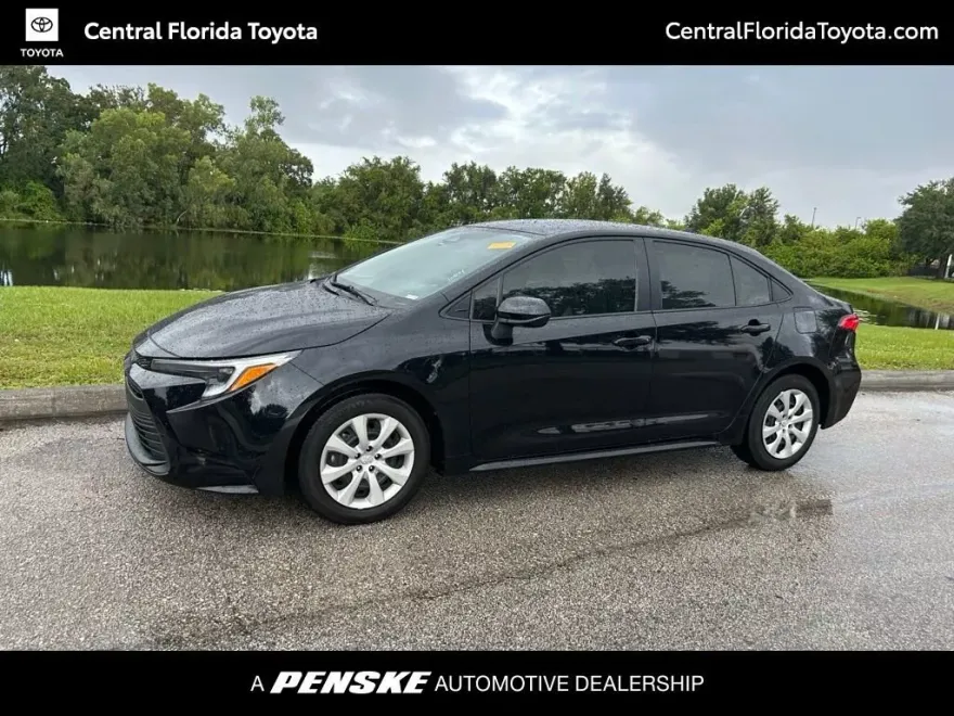 2024 Toyota Corolla Hybrid LE photo 1
