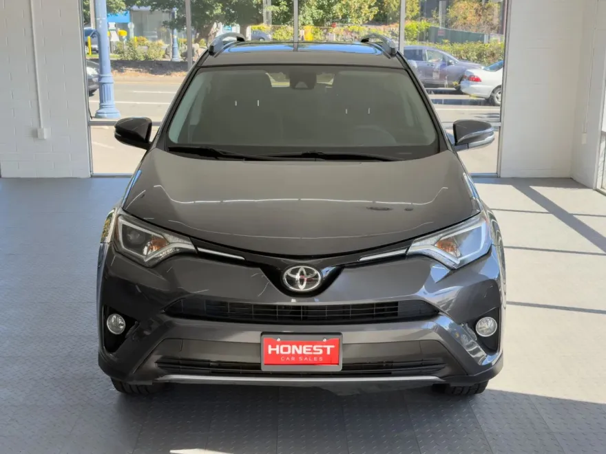 2017 Toyota RAV4 XLE Sport photo 1