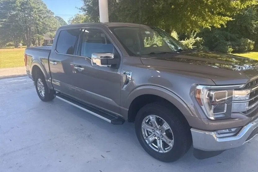 2022 Ford F-150 Lariat photo 1