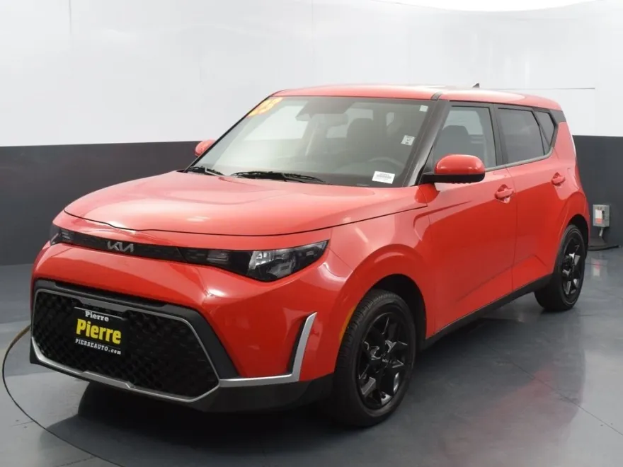 2023 Kia Soul S photo 1