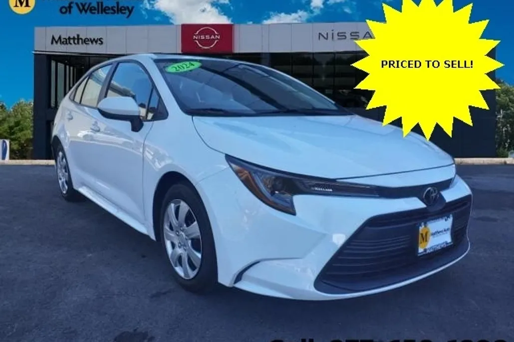 2024 Toyota Corolla LE photo 1