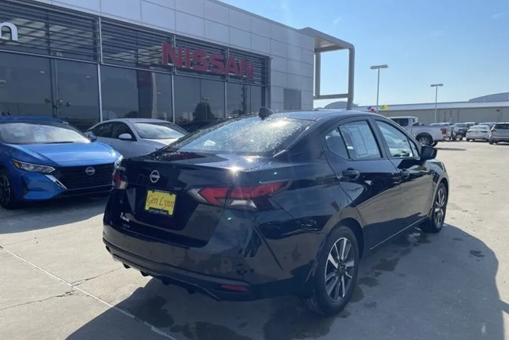 2025 Nissan Versa SV photo 1