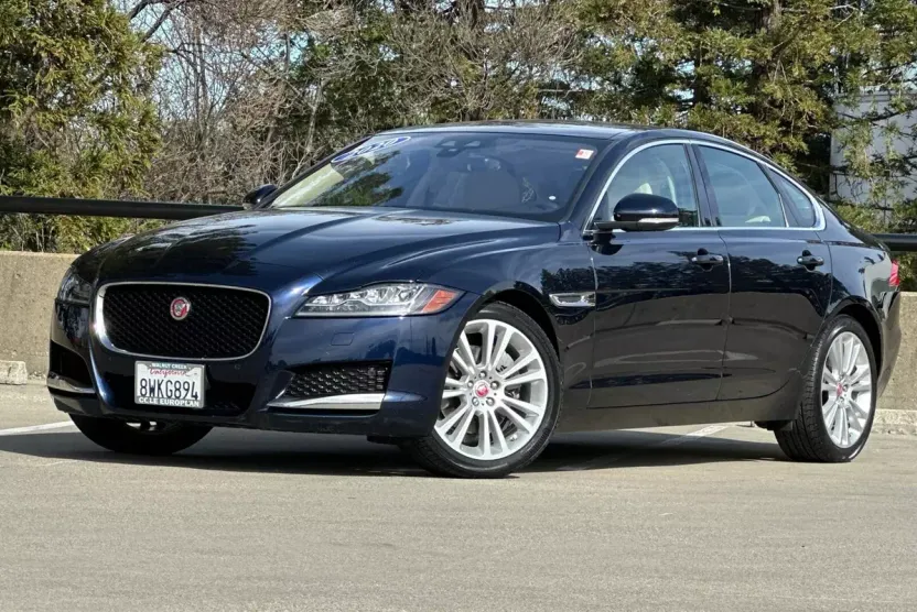 2020 Jaguar XF 25t Prestige photo 1