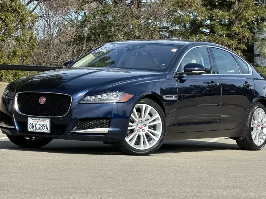 2020 Jaguar XF 25t Prestige photo 1