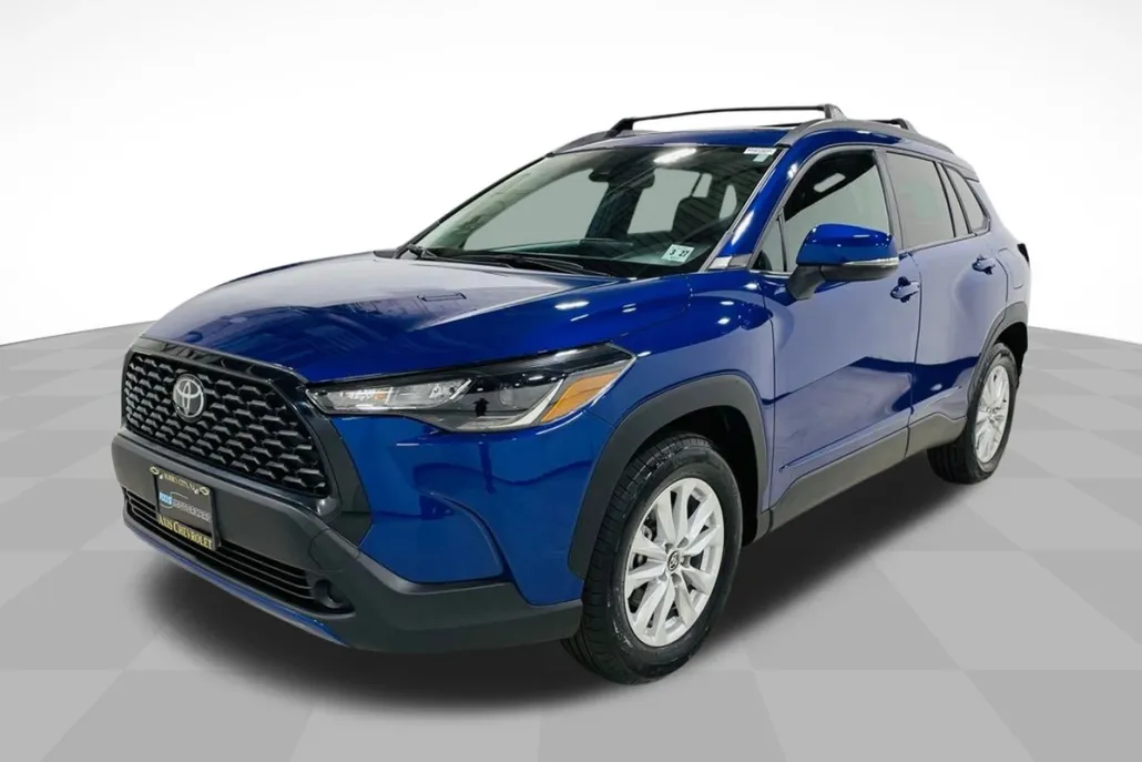2022 Toyota Corolla Cross LE photo 1