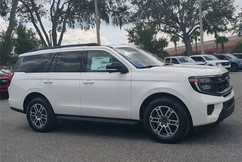 2025 Ford Expedition photo 1