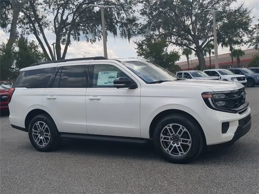 2025 Ford Expedition photo 1