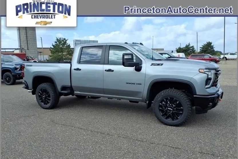 2026 Chevrolet Silverado 3500HD LT photo 1