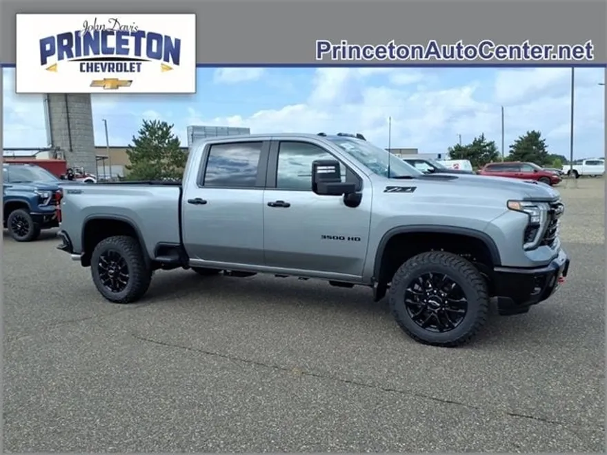 2026 Chevrolet Silverado 3500HD LT photo 1