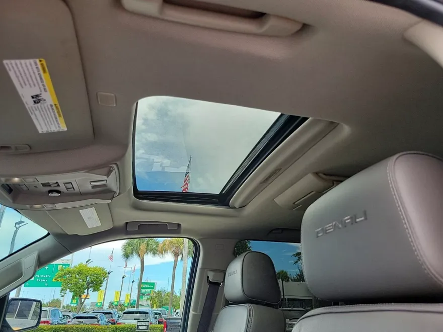 2019 Gmc Yukon Denali photo 1