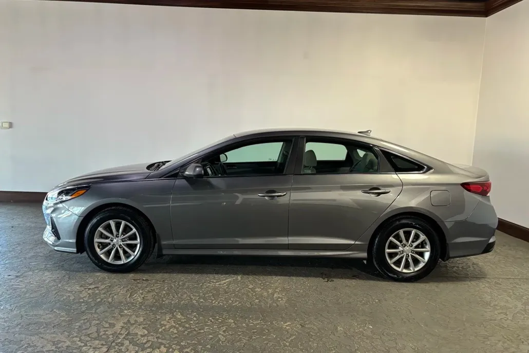 2019 Hyundai Sonata SE photo 1