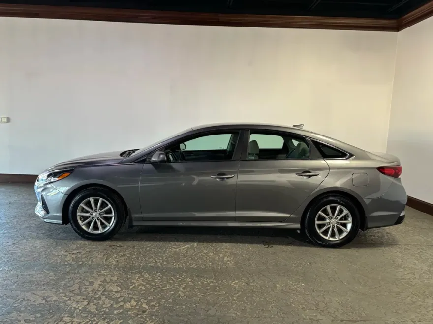2019 Hyundai Sonata SE photo 1