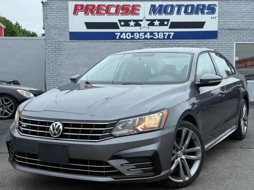 2018 Volkswagen Passat 2.0T R-Line photo 1