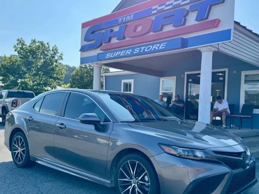 2021 Toyota Camry SE photo 1