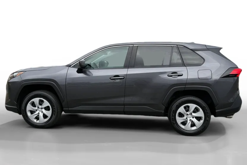 2024 Toyota RAV4 LE photo 1