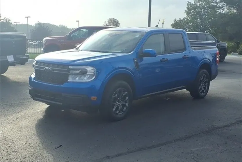 2022 Ford Maverick XLT photo 1