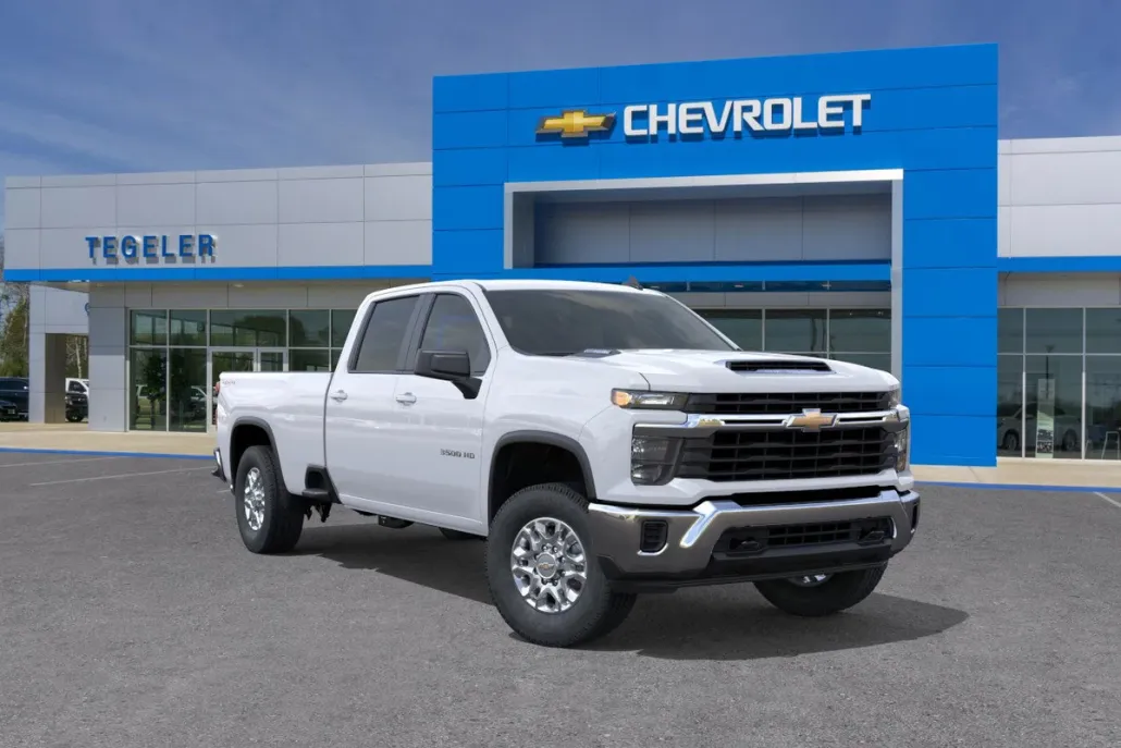 2026 Chevrolet Silverado 3500HD LT photo 1