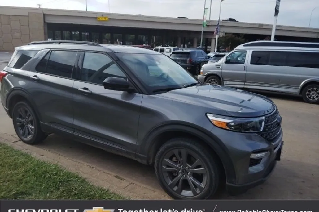 2022 Ford Explorer XLT photo 1