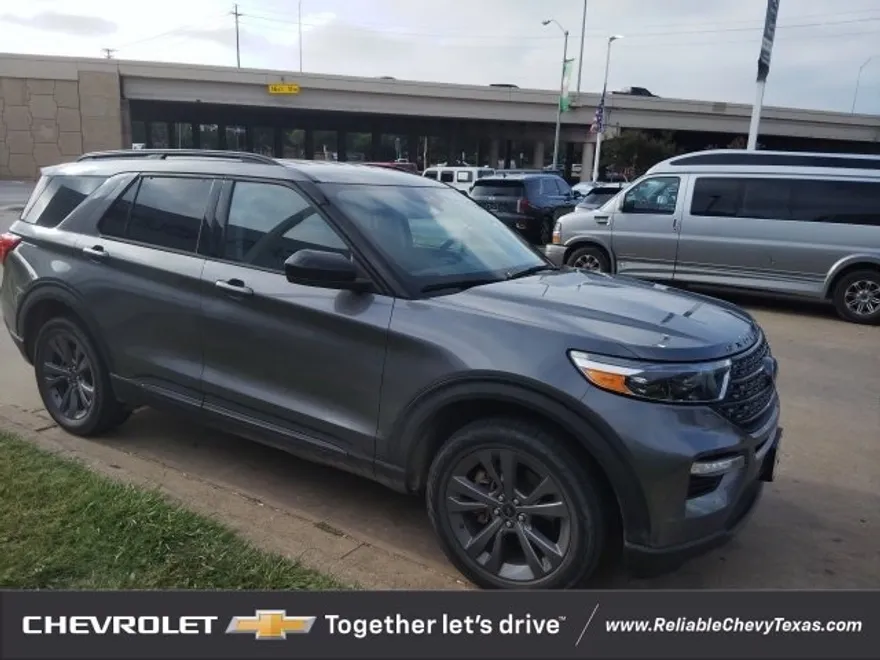 2022 Ford Explorer XLT photo 1