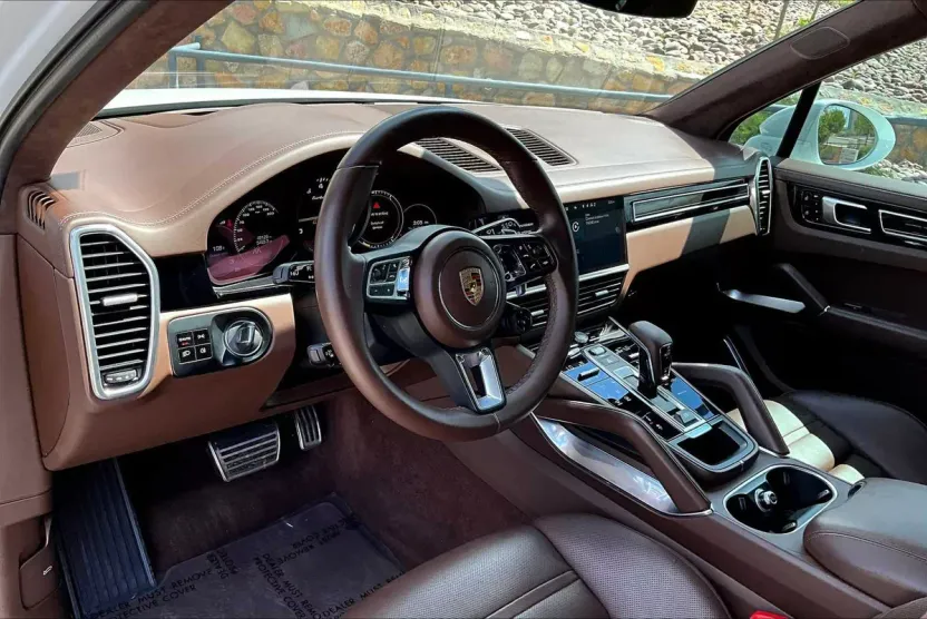 2020 Porsche Cayenne Turbo S E-Hybrid photo 1