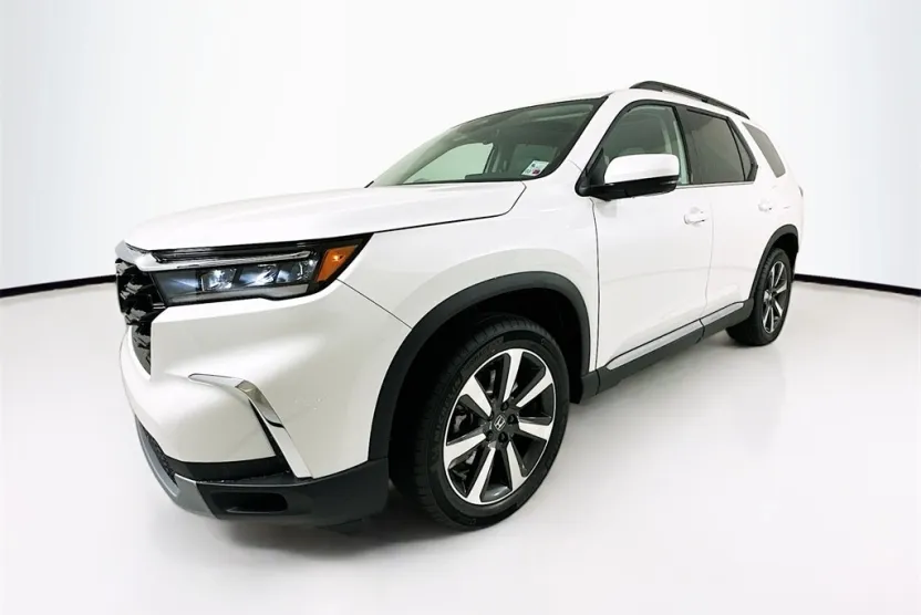 2025 Honda Pilot Touring photo 1