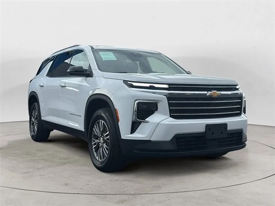 2025 Chevrolet Traverse photo 1