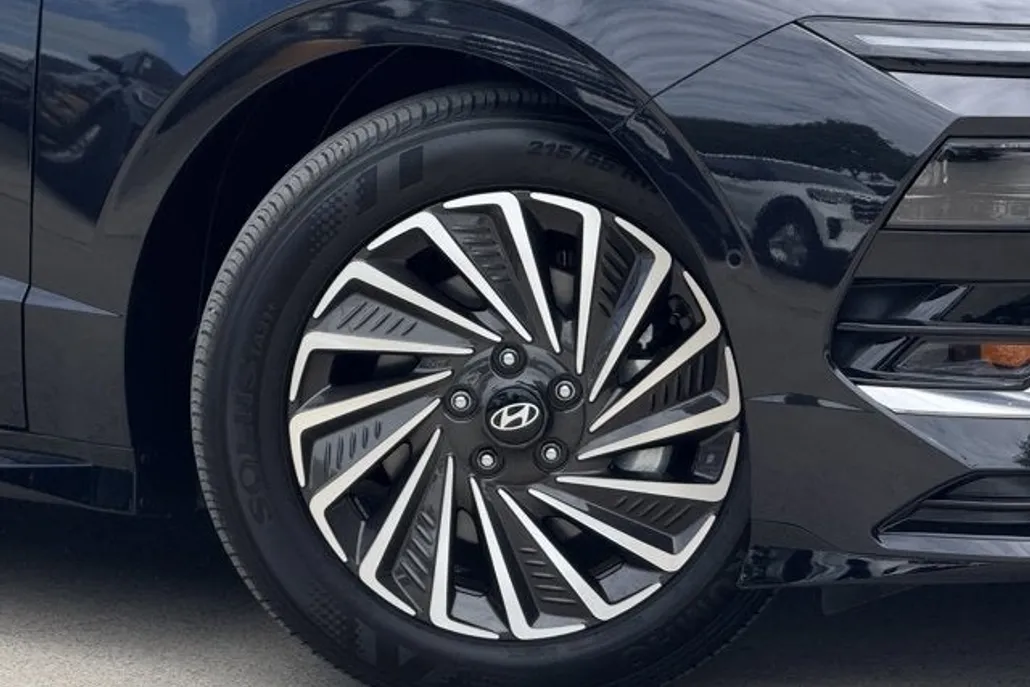 2024 Hyundai Sonata Hybrid Limited photo 1