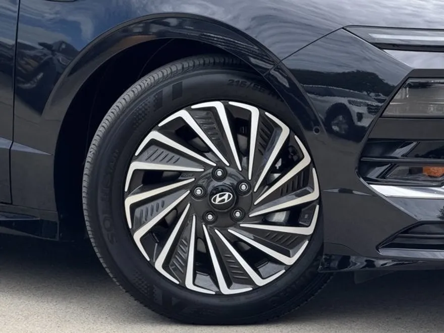 2024 Hyundai Sonata Hybrid Limited photo 1