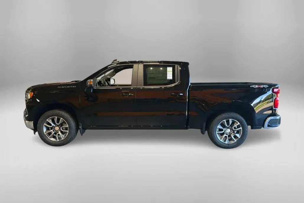 2026 Chevrolet Silverado 1500 LT photo 1