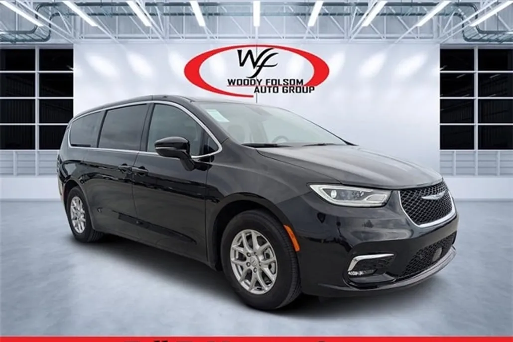 2025 Chrysler Pacifica photo 1