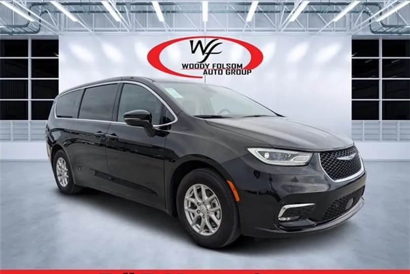 2025 Chrysler Pacifica photo 1