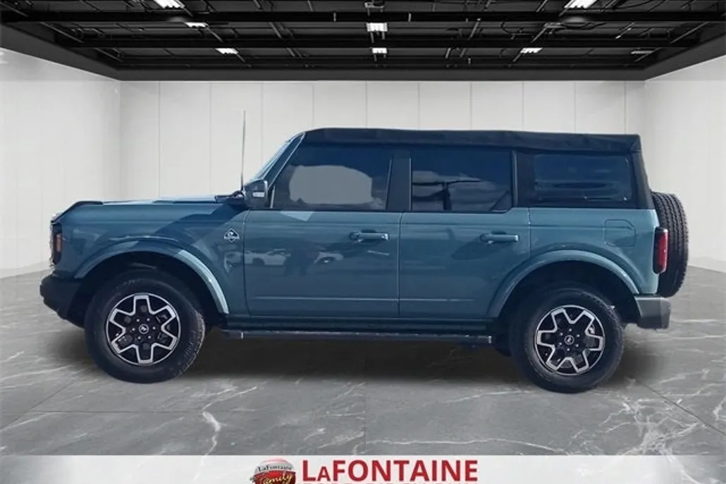 2022 Ford Bronco Outer Banks photo 1