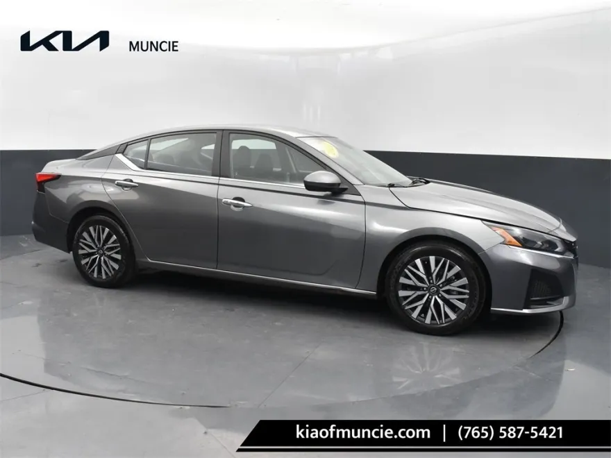 2023 Nissan Altima 2.5 SV photo 1