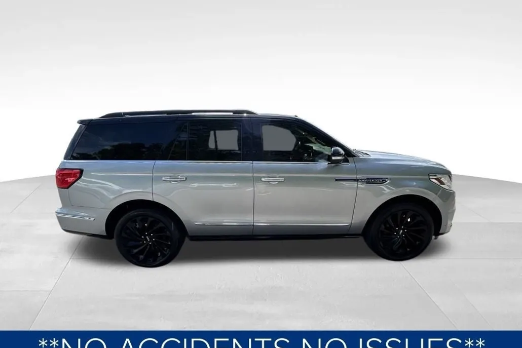 2021 Lincoln Navigator Black Label photo 1