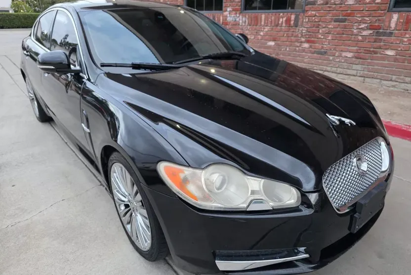 2011 Jaguar XF Premium photo 1